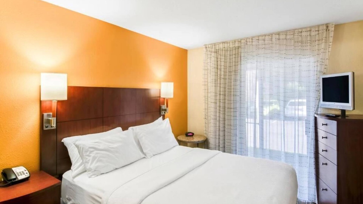Westborough House | One Bedroom Queen Suite with sofa bed and fully equipped kitchen