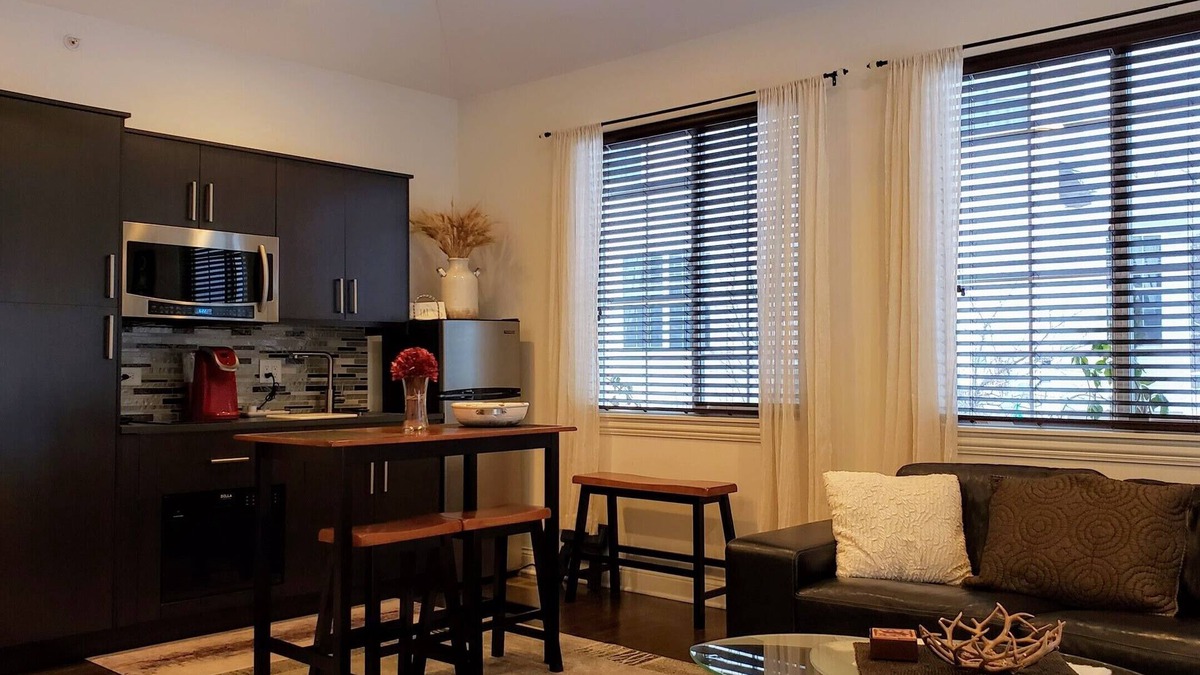 Hoffman Estates Apartment | One Bedroom - Suite.