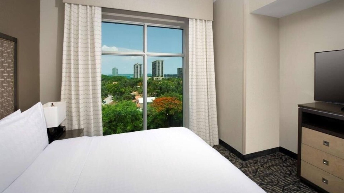 The Roads Apartment | One Bedroom Suite Near Simpson Park MIA