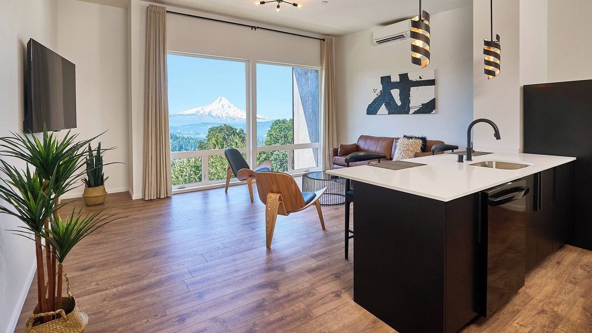 White Salmon Apartment | One-bedroom suite, Mt Hood views, downtown White Salmon, suite 28