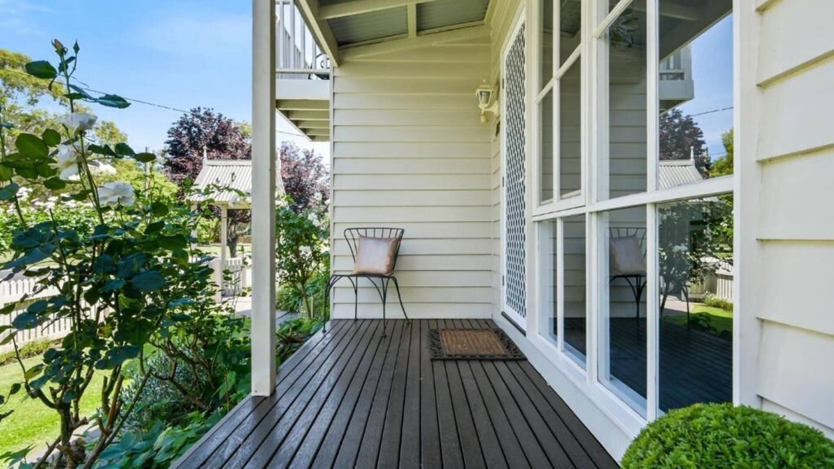 Traralgon Apartment | One Bedroom, Two-Storey Apartment
