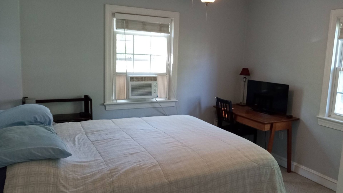 Glover Park Apartment | One bedroom w/bath, Close to Georgetown and Amer. U. Safe area w/nightlife.