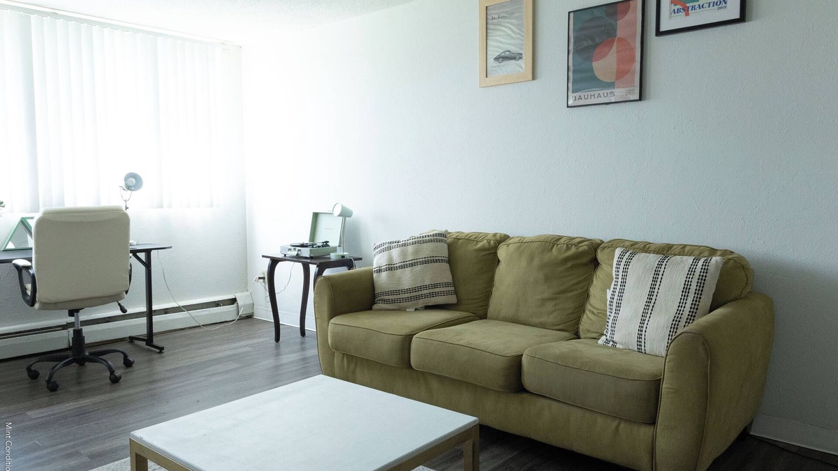 Richfield Apartment | One bedroom W/fitness Room & Swimming pool W/Discounted Rental car