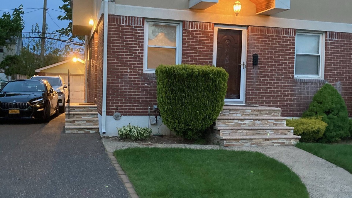 Elmont House | One bedroom walk down with private entrance ,ten minutes from JFK Airport.