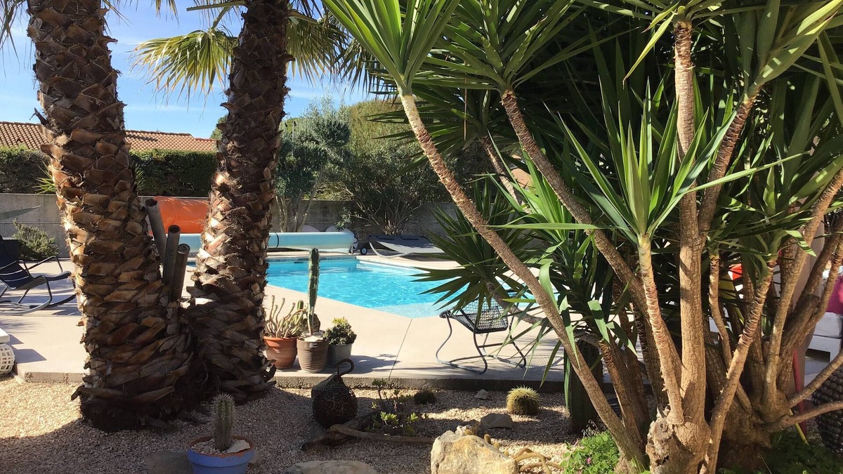 Marguerittes House | One bedroom with private bathroom. Charm and tranquility