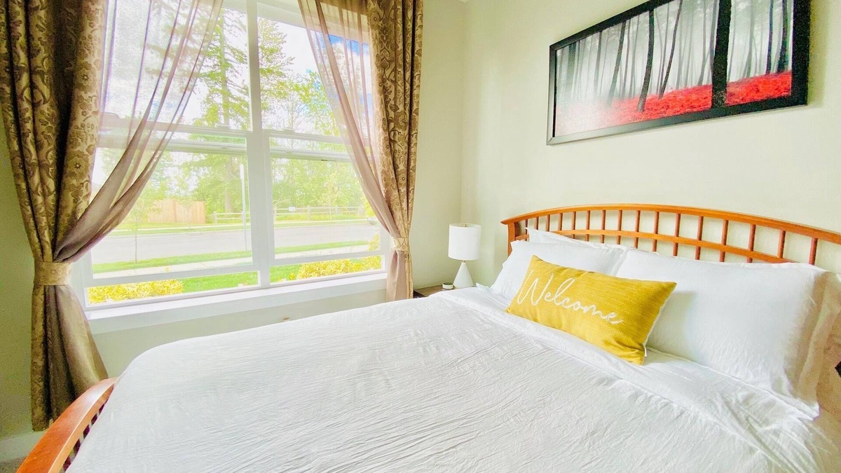 Everett Cabin | One bedroom with private bath in a quite neighborhood/shared home with owners.