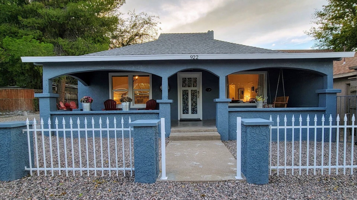 Cottonwood House | One Block Walk to Old Town - Historical Bungalow