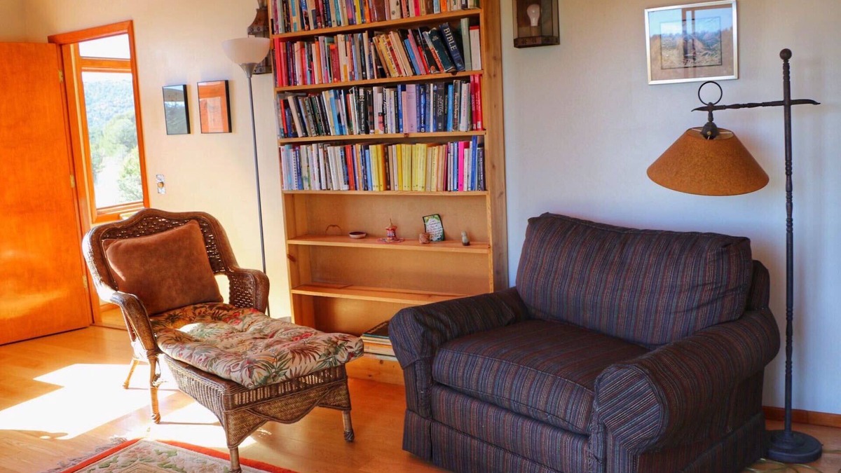 Tyrone Cabin | One Cozy BR and a separate Large BR that opens onto a Deck with Mountain views