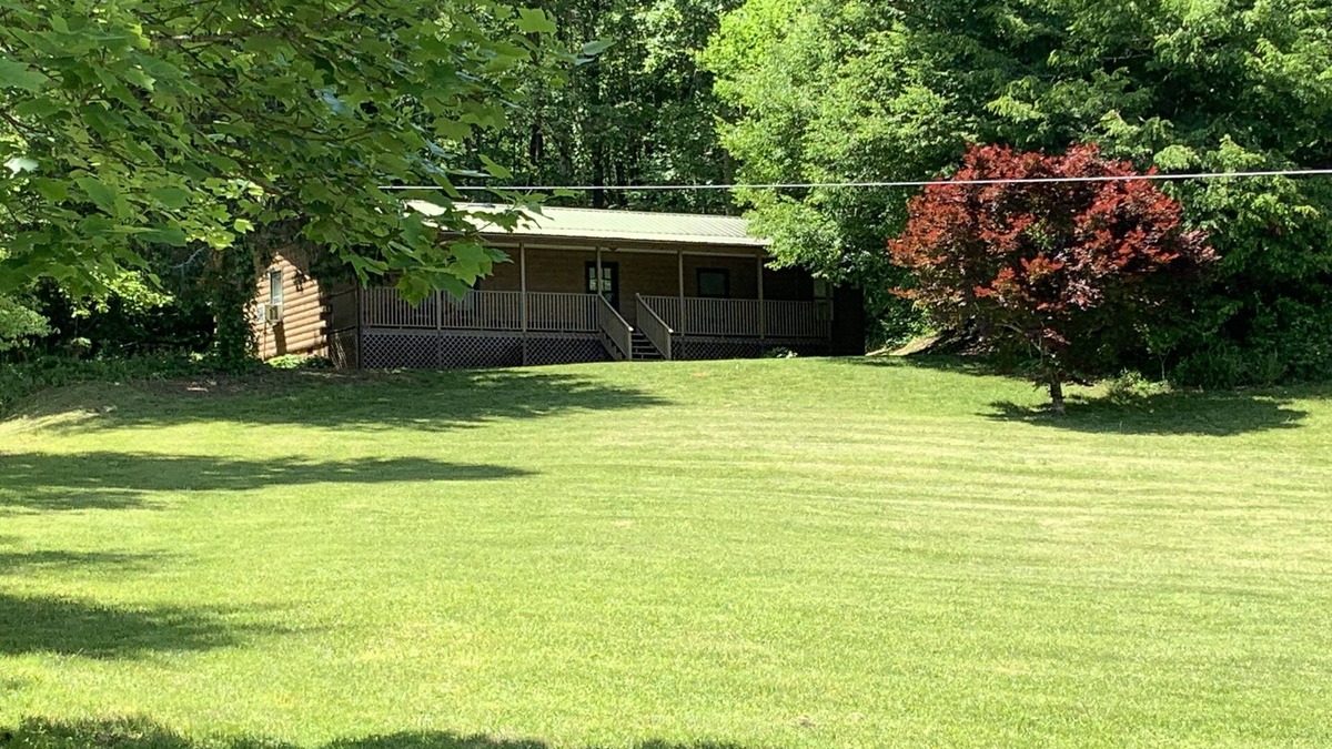 Rabun Gap Cabin | One King, One Full, Bunkbeds, Queen Sleeper Sofa