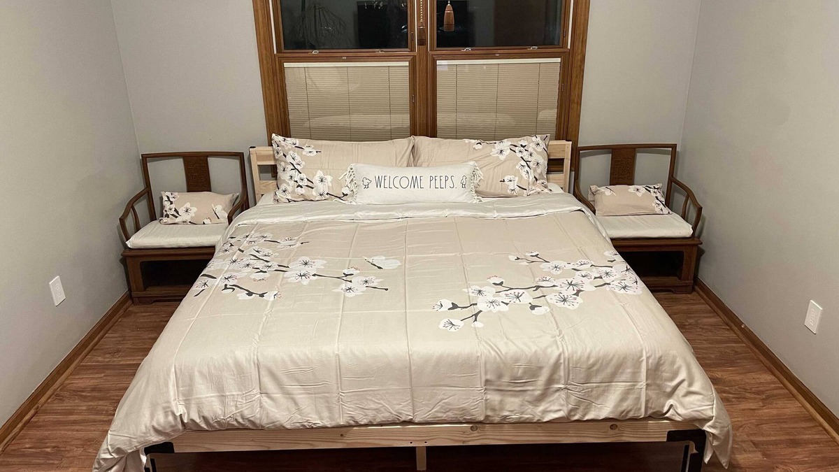 Amherst House | One King Size Bed, One Queen Size Bed, Two Twin Size Bed, Zen Garden Town house