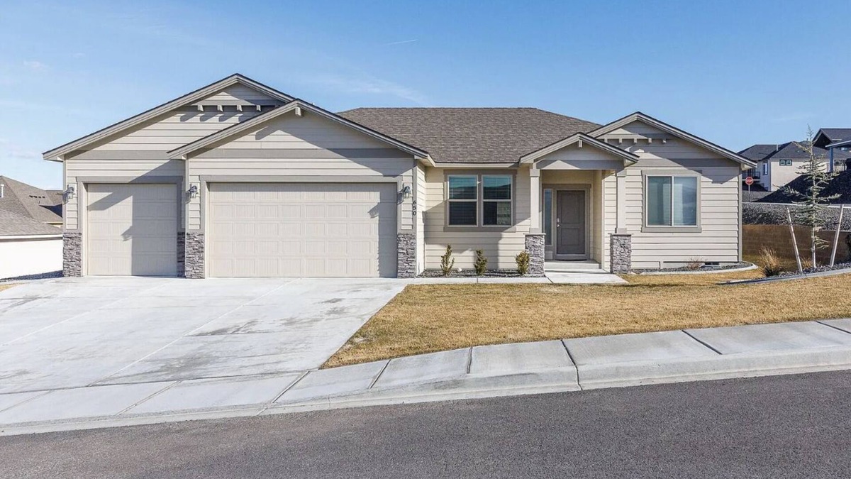 West Richland House | One-Level 4BR Home - Sunshine, Wine & Dine
