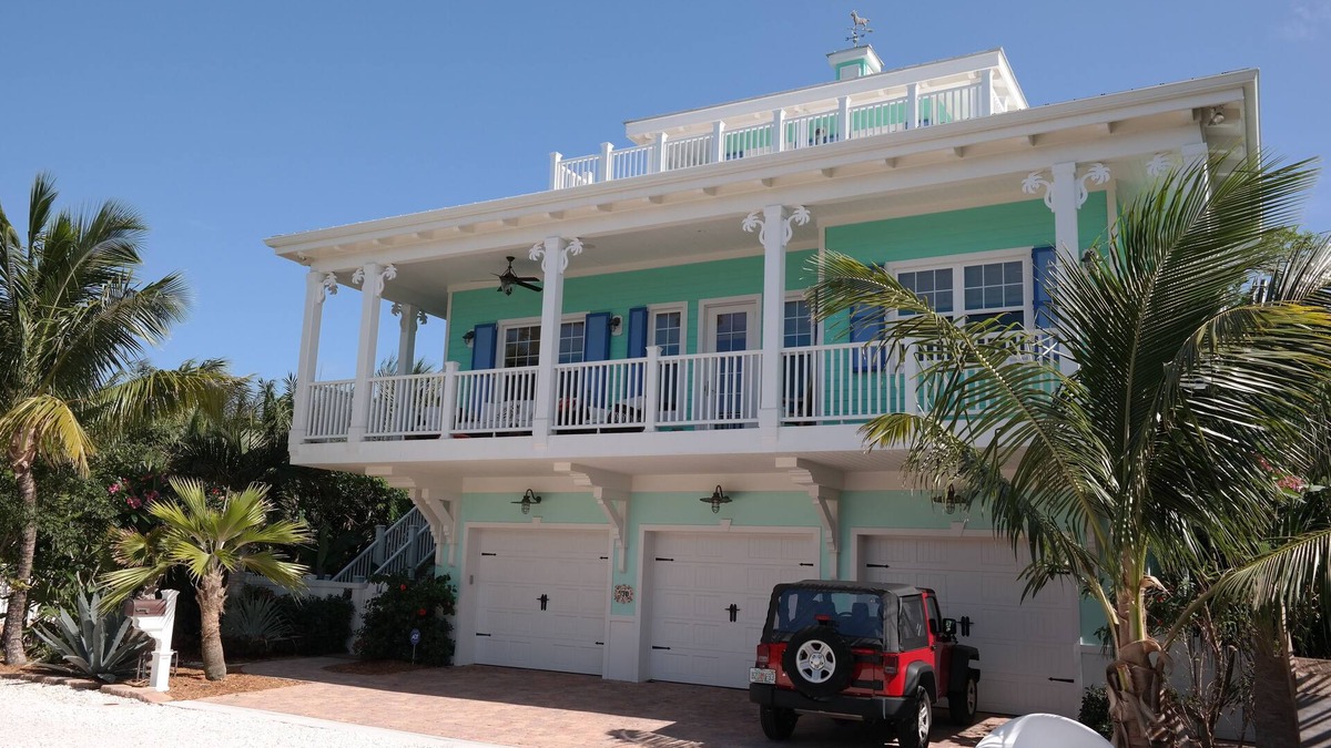 Juno Beach House | One Love Cottage - "Your very own private resort in beautiful Juno Beach"