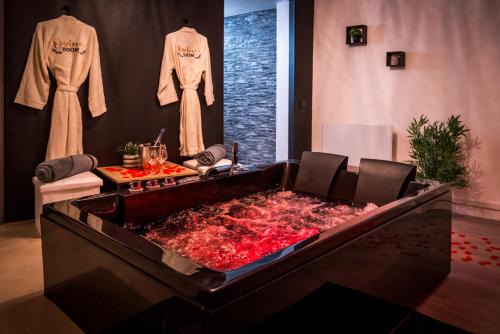 Pont-d'Ain Villa | One Love Room