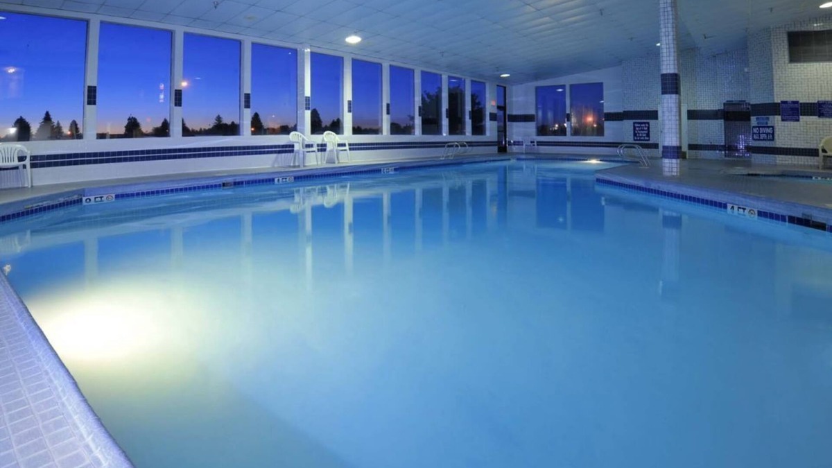 Idaho Falls Hotel | ONE MAJESTIC KING UNIT! POOL, HOT-TUB, SPA, PARKING!