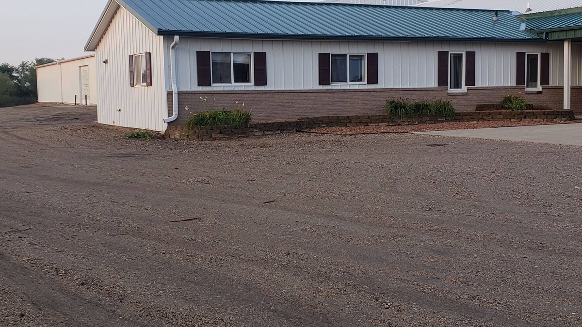 Aberdeen Cabin | One Mile from Airport! 3 Bedroom Lodge Sleeps 5 to 7
