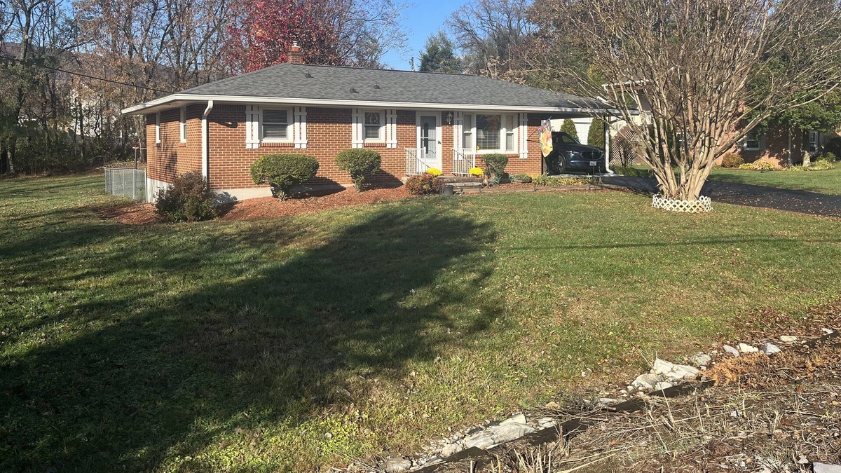 Daleville House | One mile off exit 150 on interstate 81 in Daleville Va . Sleeps up to 7 .