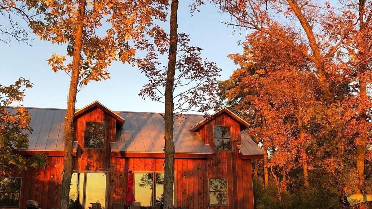 Briggsville House | One of a Kind Barnhouse on Lake Mason near WI Dells