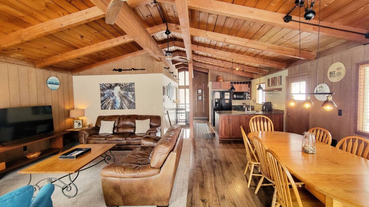 Bellaire House | One-of-a-Kind Chalet, Pool Table, Minutes to Golf