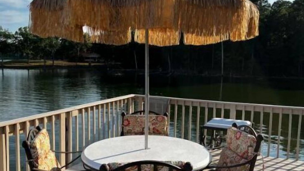 Prosperity Cottage | One of a kind cozy loft cottage with boat ramp and a magnificent view.