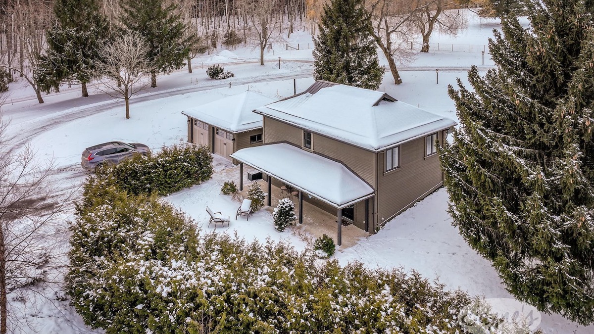 Mulmur Other | One-of-a-kind farm lifestyle experience! Cozy 2 bed 2 bath farmhouse in Mulmur!