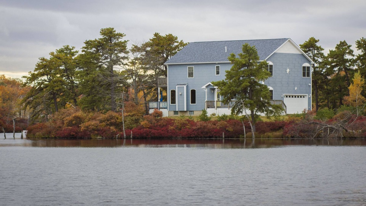 Long Pond House | One Of A Kind! Luxury Peninsula Lakefront House In Emerald Lakes, PA