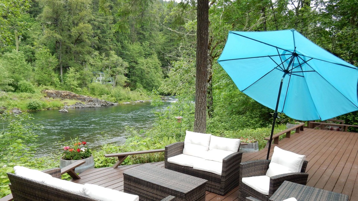 Cascadia House | One Of A Kind Place at McKenzie River
