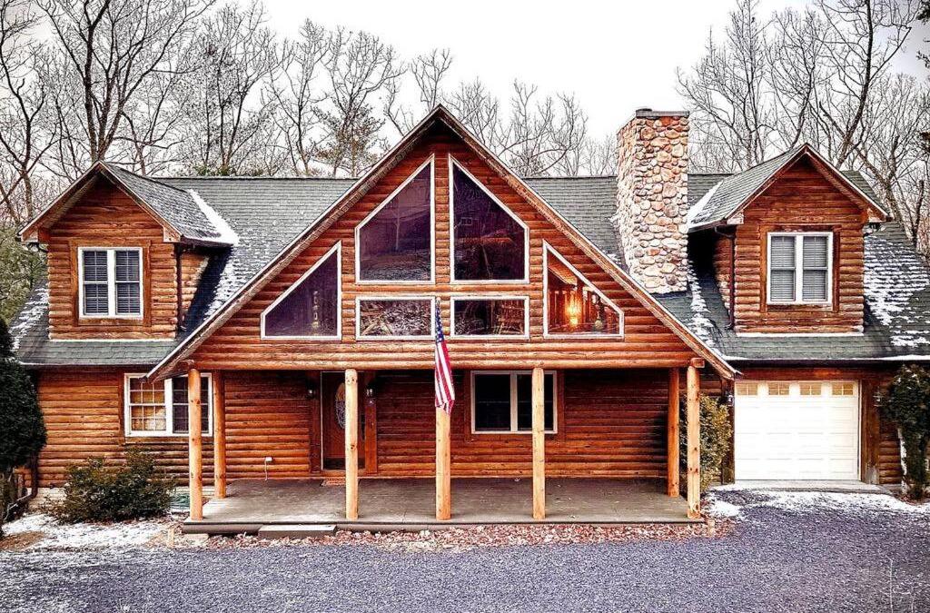 Basye House | One of a Kind Rustic Log Cabin near Bryce Resort - Large Game Room - Fire Pit - Large Deck - BBQ