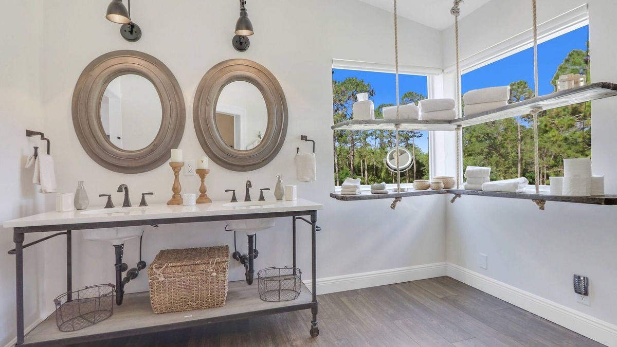 Jupiter House | One of A Kind Waterfront Retreat with Scenic Views & Designer Interiors