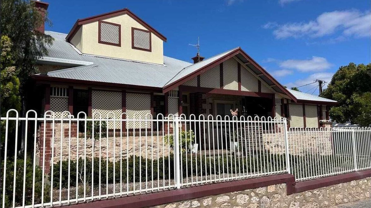 Maitland House | One of Maitland's original homes, transformed into a quality place to holiday.