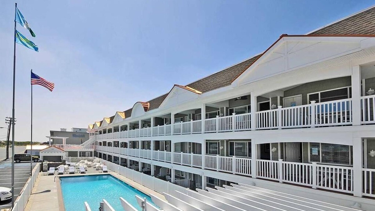 Avalon Condo | One of the best locations on Avalon's South end beach block at Ocean View Condos.
