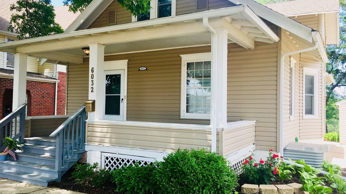 Benson House | One of the Best VRBOs in Omaha