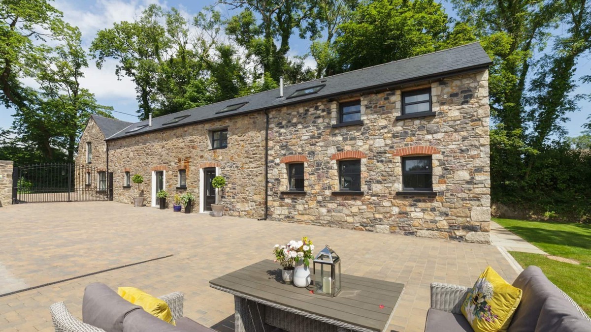 Derbyhaven Cottage | One of two immaculate holiday cottages located together in a rural location in the south of the isla