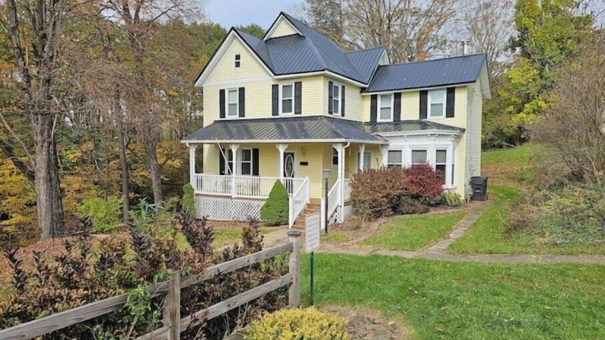 Tidioute House | One on the Creek