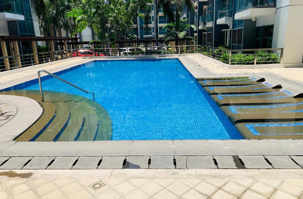 Pasay Apartment | One Palm Tree Villas Condominium - Studio 5M with Balcony - Across Terminal 3 Airport