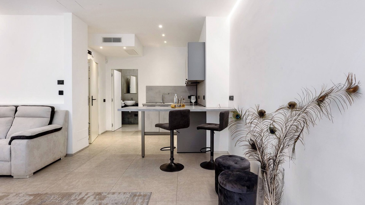 Bolzano Apartment | One-room Apartment '103 Palazzo Cavour' with Wi-Fi and Air Conditioning
