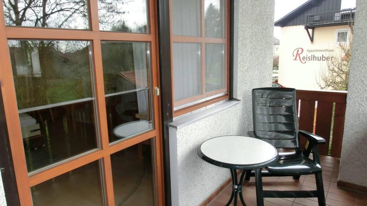 Safferstetten Apartment | One-room apartment (35 sqm) with covered south-facing balcony