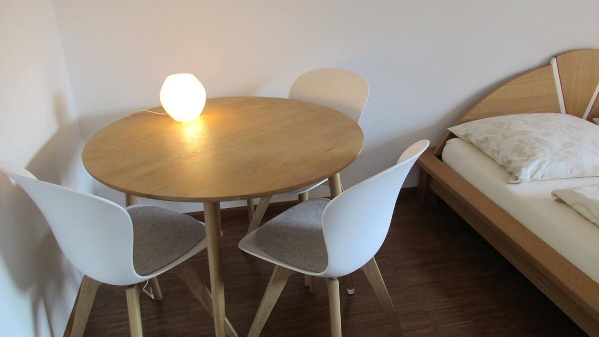 Safferstetten Apartment | One-room apartment (30 sqm) with covered south-facing balcony