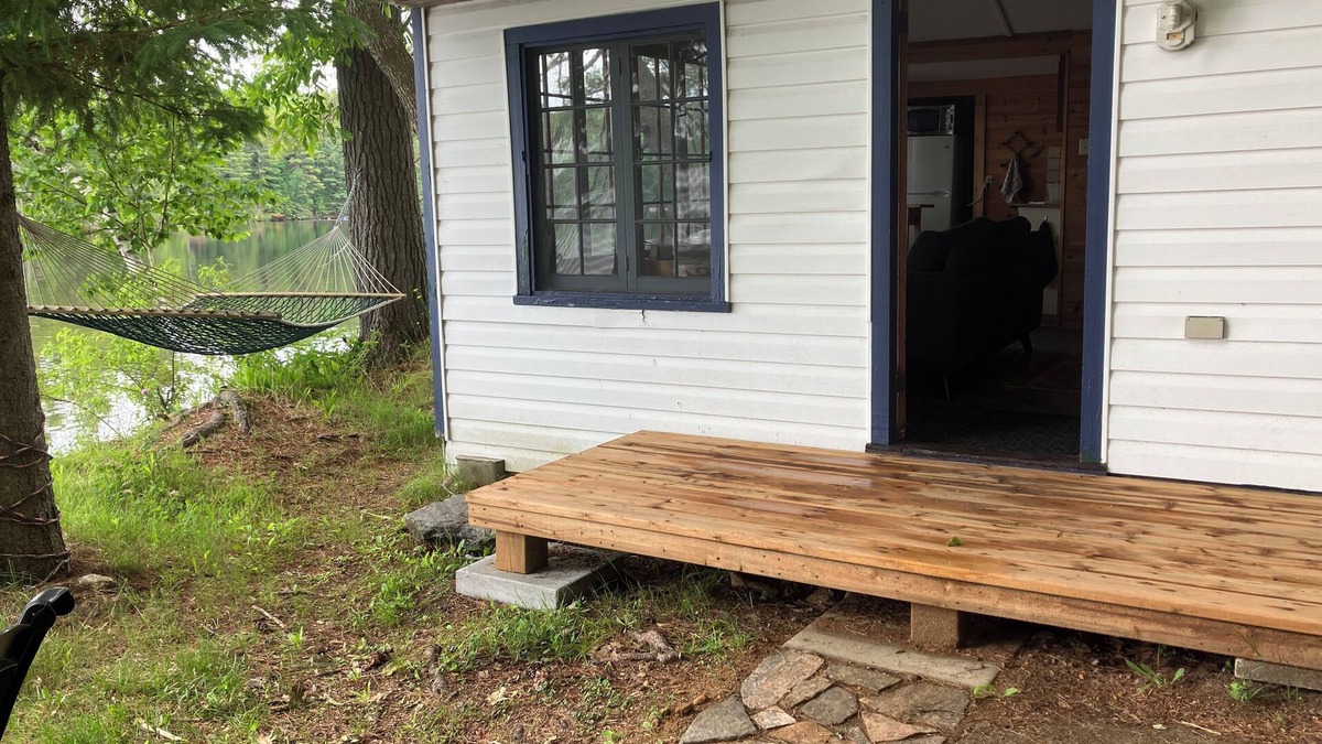 Minden Cabin | One room cabin, kitchenette, king bed, washroom with shower