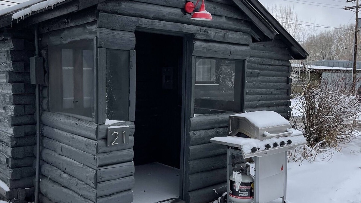 Meeker Cabin | One Room Cabin with Kitchenette