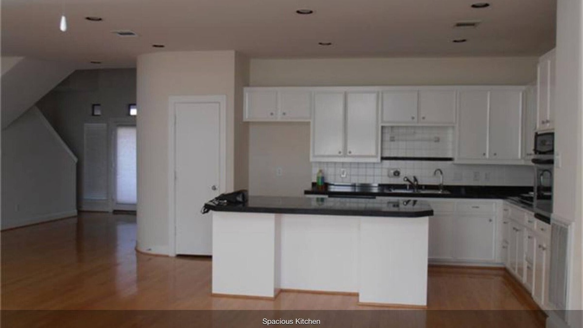 Willow Meadows/Willowbend Area House | One room with private bath for rent, near medical center & NRG.Prefer long term.