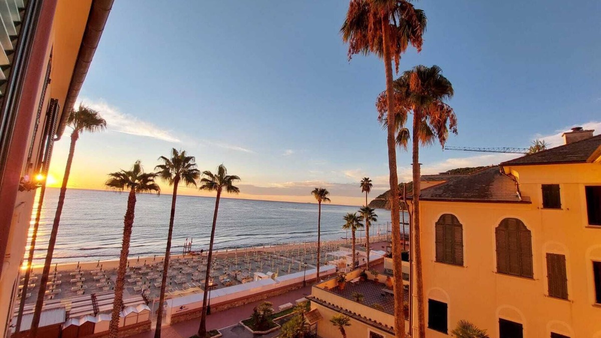 Laigueglia Apartment | One step away from the sand.