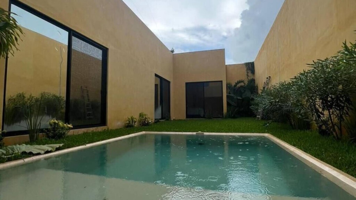 Conkal House | One-story house with ALBERCA
