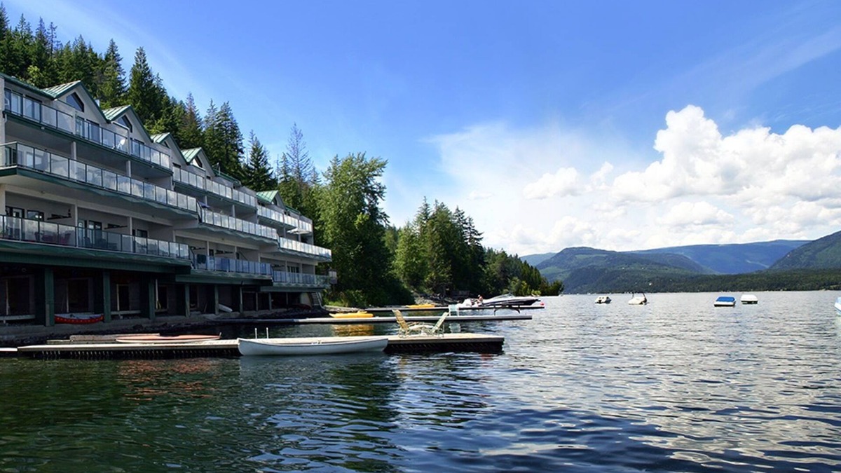 Blind Bay Condo | One Suite Getaway unit 5B. Lakefront 2 Bedroom in the Shuswap