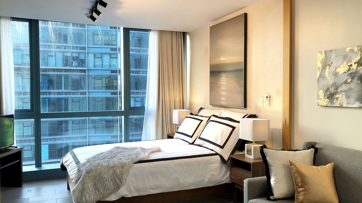 Bonifacio Global City Hotel | One Uptown Residence BGC across Grand Hyatt