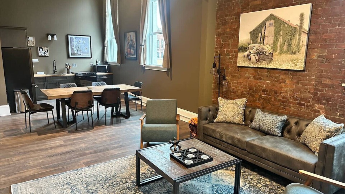 Barre Apartment | One Zero Five Stay 304