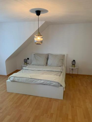 Hallschlag Apartment | OneFlats Stuttgart near Wasen, Mahle, Daimler, Bosch