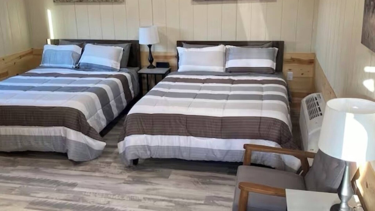 Tuthill Cabin | O’Neill Ventures’s Queen Cabin with WIFI