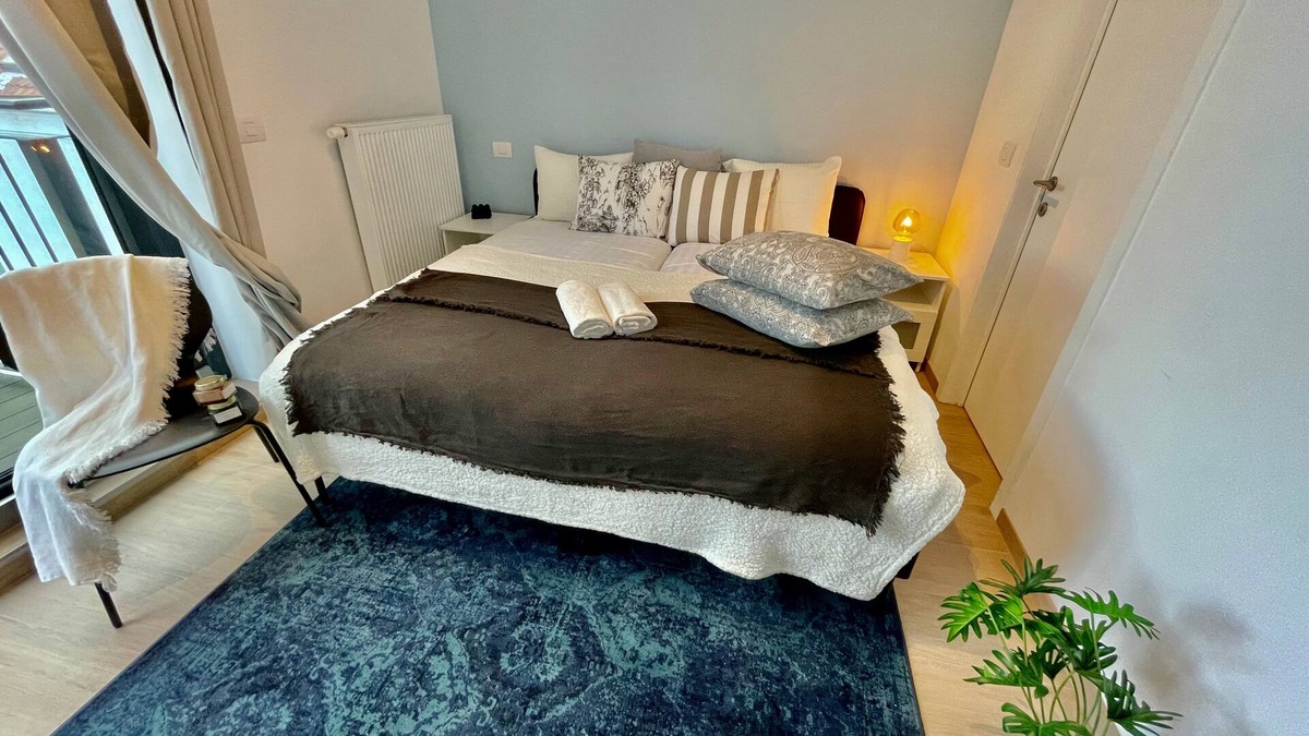 Klein-Antwerpen Apartment | OneLuxStay 1BR near Fashion District