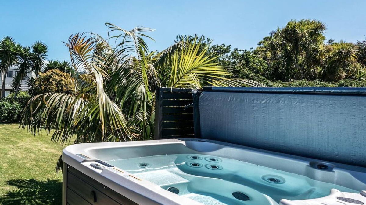 Blackpool House | ONEROA COASTAL CLASSIC | Coast & Country | WINTER DEAL - Stay for 3, Pay for 2