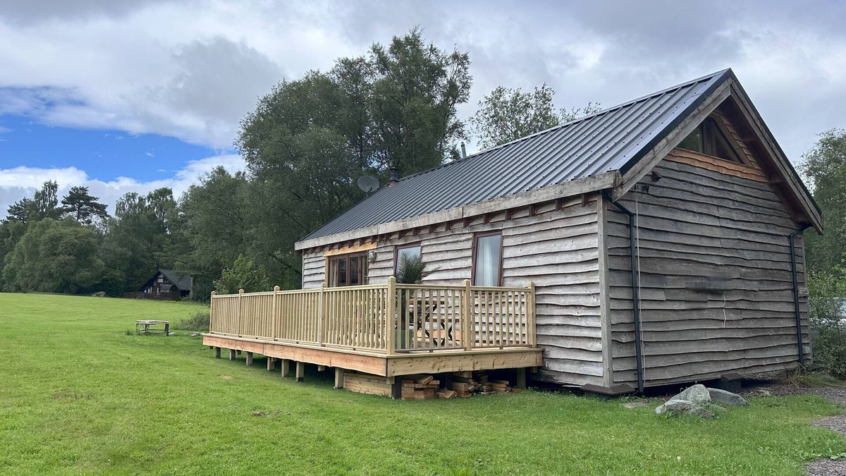 Taynuilt Cabin | Onida Cabin - Log cabin with hot tub in stunning location close to loch shore